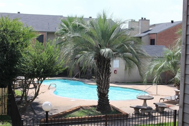 Building Photo - 16111 Aspenglenn Dr Unit 1002