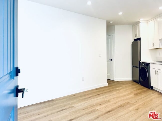 Photo - 815 W Glenoaks Blvd Unit D