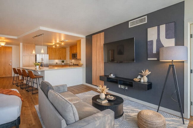 Building Photo - 44 W Monroe St Unit ID1263223P