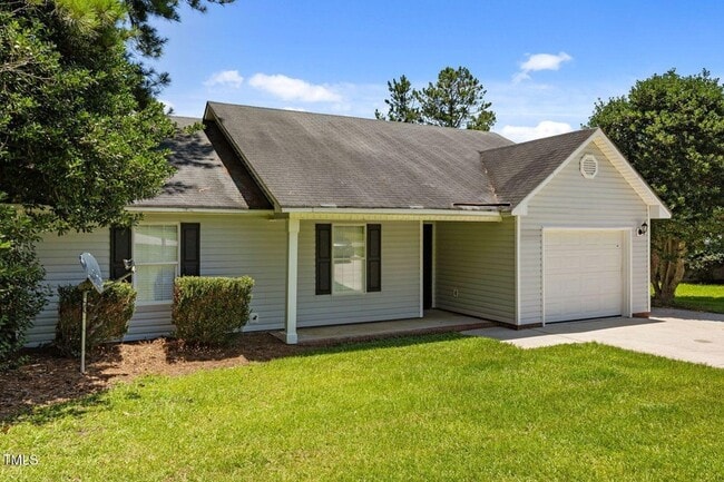 Building Photo - 450 Main St