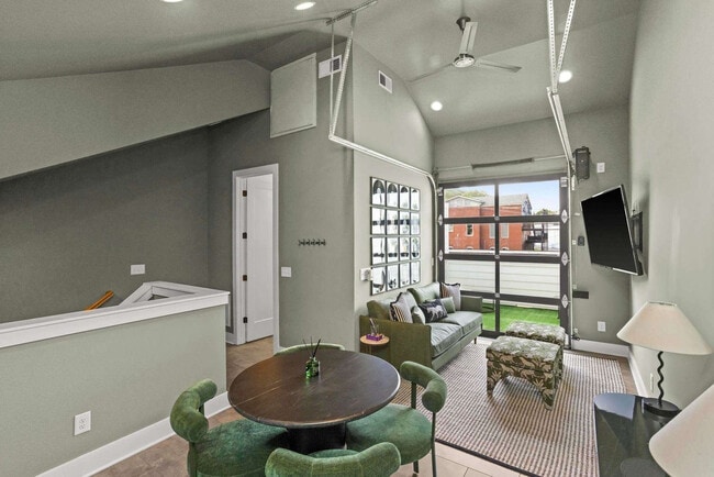 Photo - 772 E Argyle Ave Unit ID1312337P