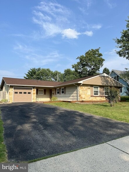 Building Photo - 3511 Madonna Ln