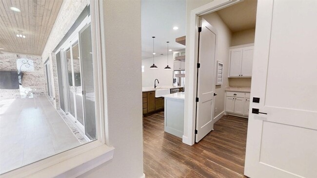 Photo - 2405 Vineyard Dr
