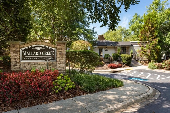 Walking Distance to UNC Charlotte - Mallard Creek