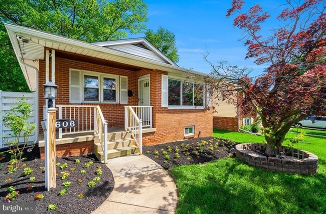 Photo - 606 Apple Ave