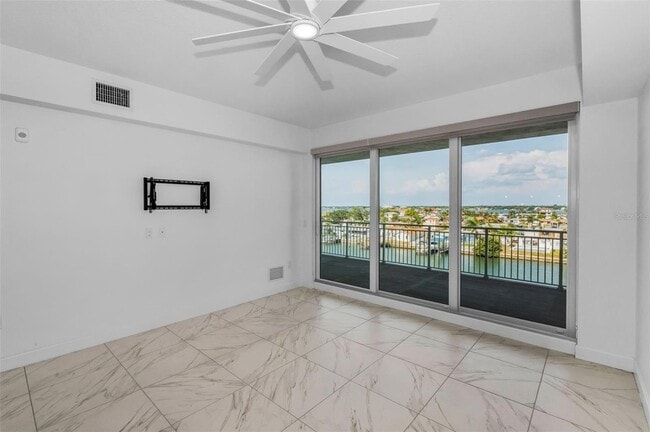 Photo - 125 Island Way Unit 502