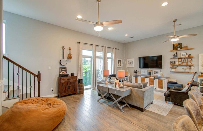 Photo - 2018 Crockett St Unit ID1029793P