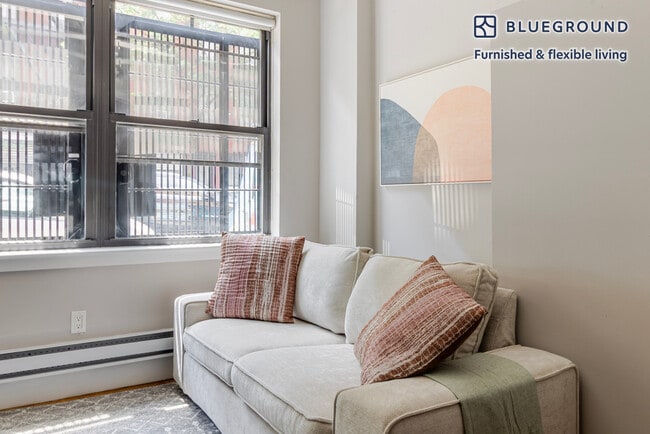 Photo - 515 W 47th St Unit FL1-ID1875