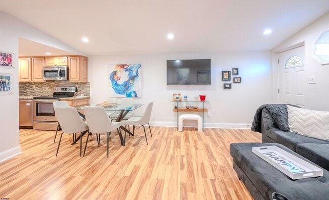 Photo - 9609 Pacific Ave