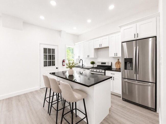 Photo - 428 56th St