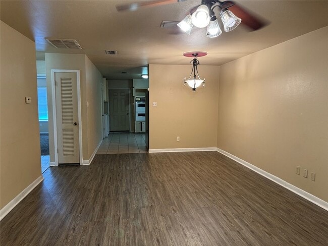 Photo - 609 Sunset Ln