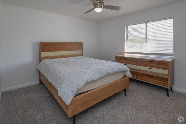 2BR, 1.5BA-940SF-Bedroom - Hickory Plantation