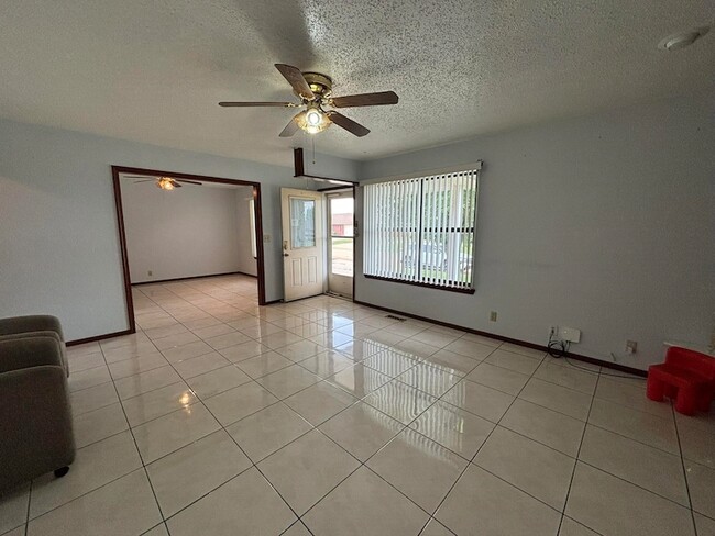 Photo - 1417 Matthew Dr