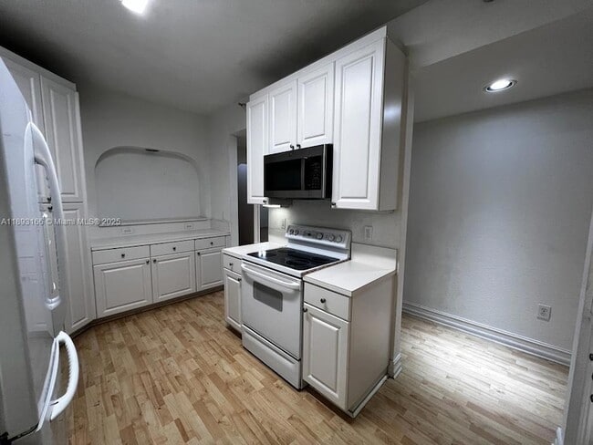 Photo - 10700 NW 66th St Unit 411