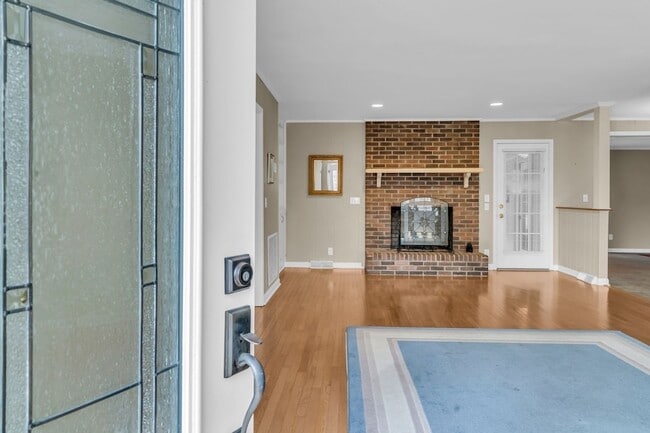 Photo - 412 Winwood Dr