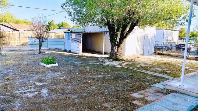 Photo - 405 E Bowie St