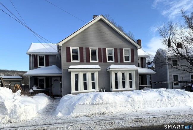 Building Photo - 131 Willow St