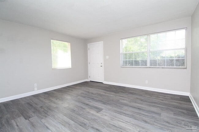 Photo - 610 Herschel St