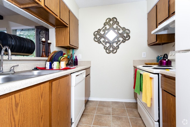 Studio-423sft - Alexis Park