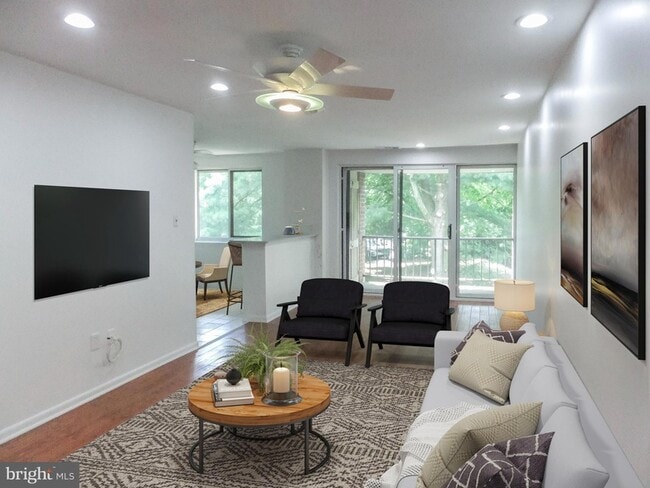 Photo - 1650 Oakwood Dr Unit E313