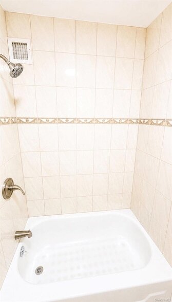 Photo - 404 Logan St