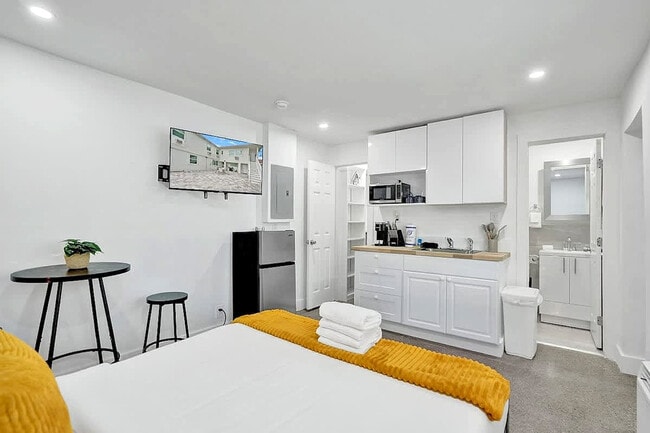 Photo - 906 N Riverside Dr Unit SI ID1504053P