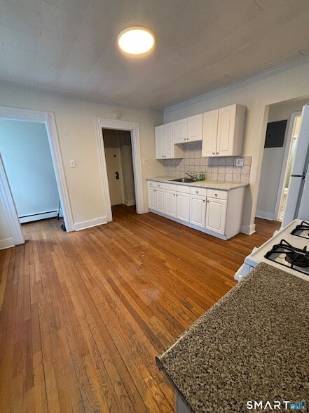 Photo - 2395 Main St