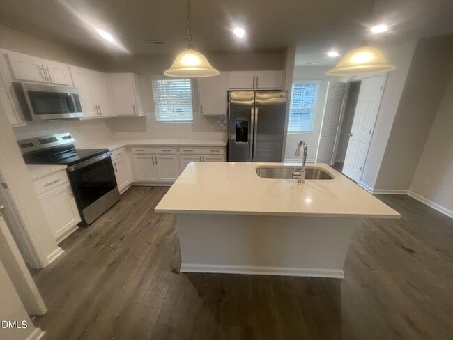 Photo - 1004 Peony Ln