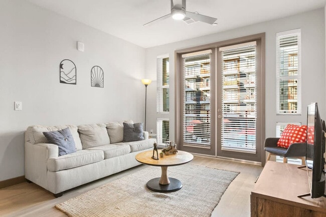 Building Photo - 390 N 2nd Ave Unit ID1343748P