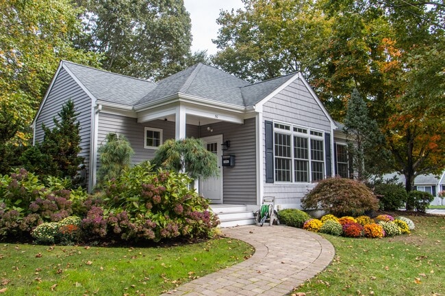 Building Photo - Tower Hill Landings