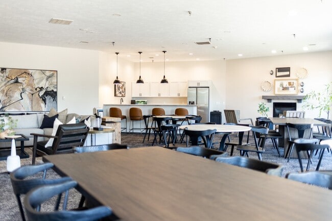 Building Photo - Donegal Pointe Apartments