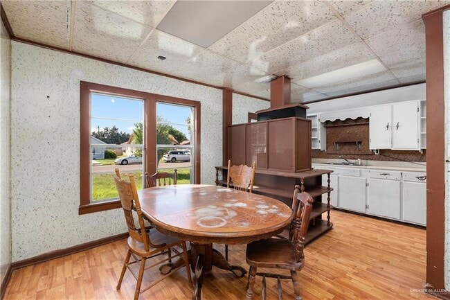 Photo - 1600 Oblate Ave