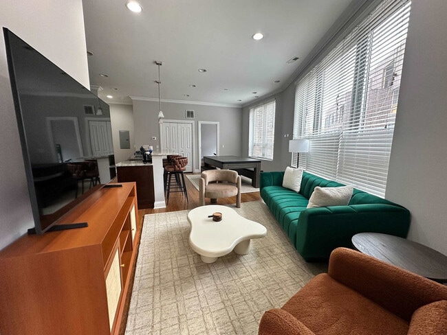 Photo - 951 W Huron St Unit ID1322524P