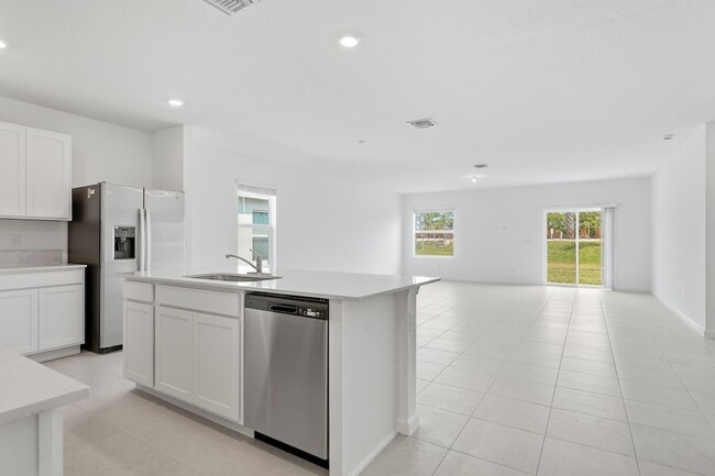 Photo - 10461 NW Suncrest Lp