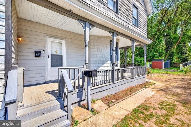 Photo - 216 W Division St