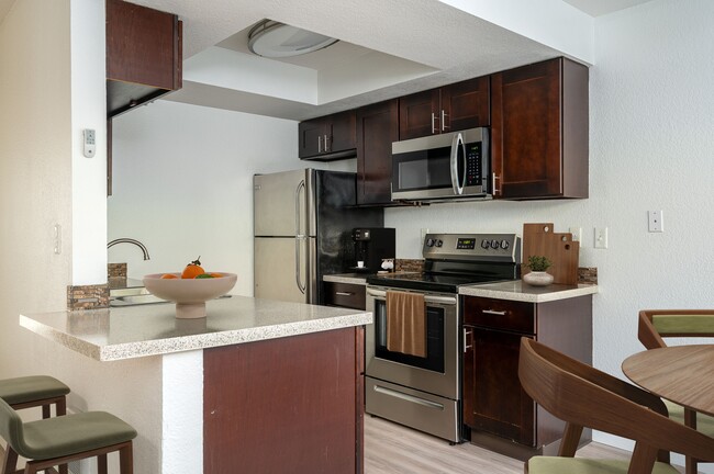 Building Photo - Haven Lake Oswego