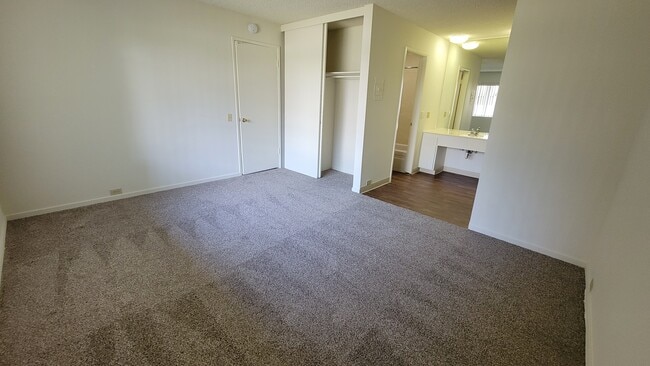 Photo - Governor's Square Apartments