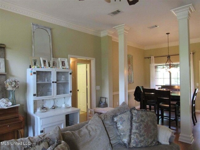 Photo - 407 Hemlock Dr