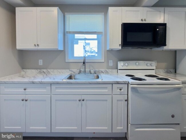 Photo - 31 S Main St