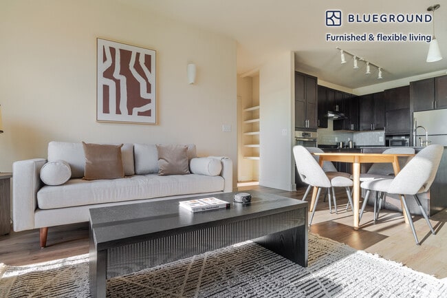 Photo - 3100 Esperanza Crossing Unit FL6-ID351