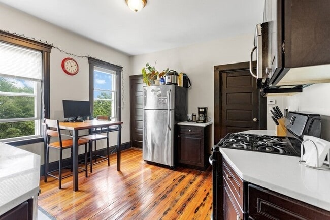 Photo - 18 Peverell St Unit 3