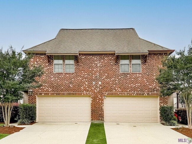 Building Photo - 18177 Pinehurst Dr