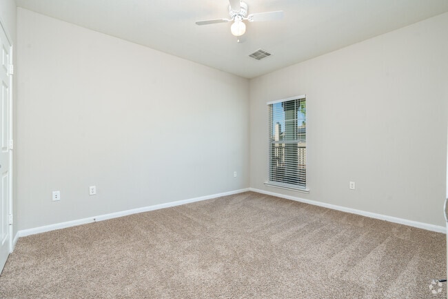 1BR, 1BA - 732SF - Estate Villas at Krum Apartments