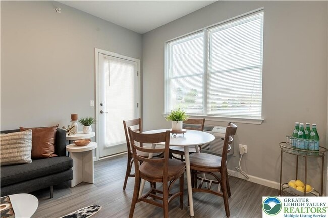 Photo - 948 N Front St Unit B-5