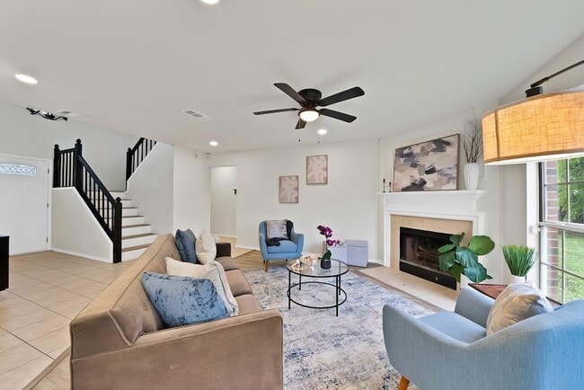 Building Photo - 7548 Meadow Creek Dr