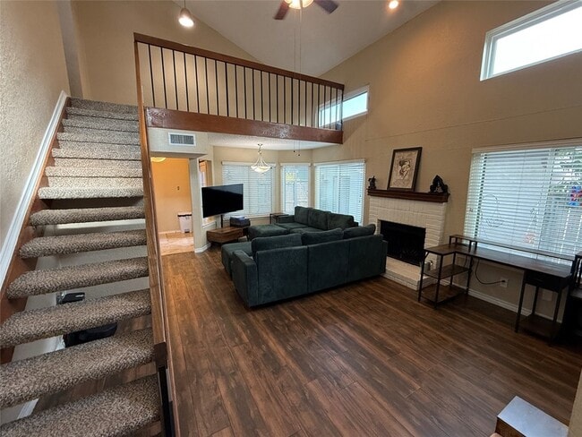 Photo - 18040 Midway Rd