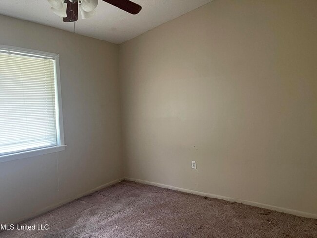 Photo - 1090 Branch St