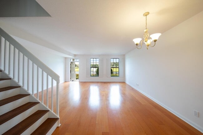 Photo - 150 Wentworth Ct