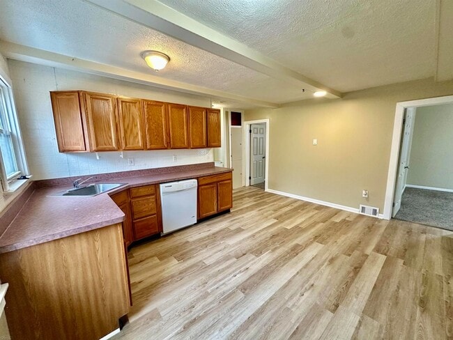 Photo - 30240 Groveland St