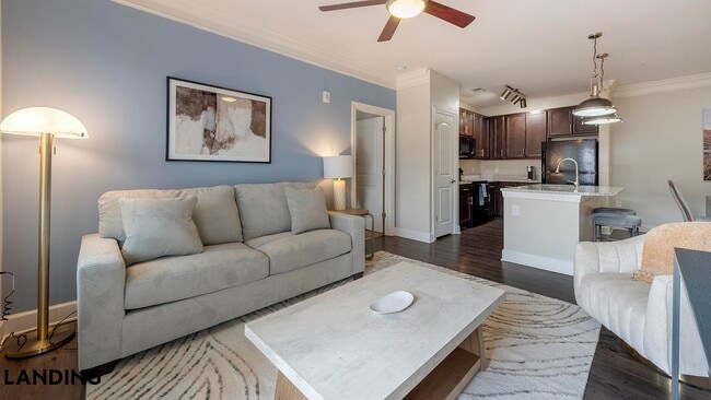 Building Photo - 3000 Daventry Cir Unit 10208